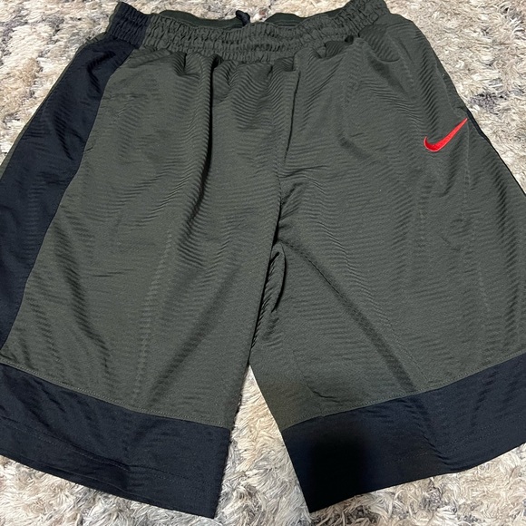 Large Nike shorts. Great condition - Picture 1 of 2
